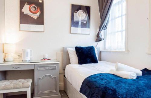 Contractor Stay above bar and restaurant - Foto 11