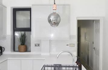 Stylish London Flat with Garden, Close to City - Foto 14