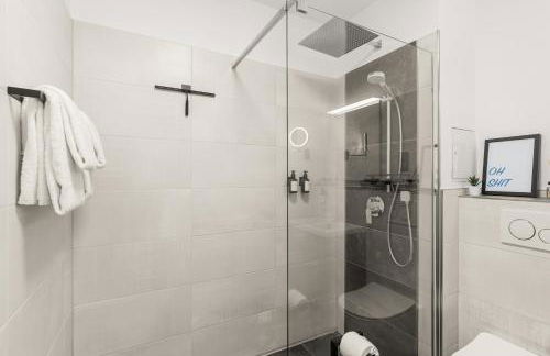 BLU APARTMENT -modern interior design in city centre- close to HBF & Uni - Foto 16