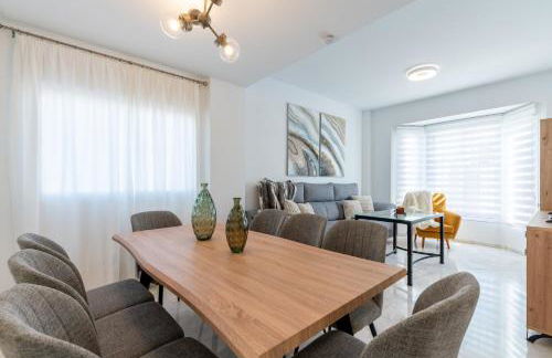 Amplio y luminoso chalet en Gerena, para familias o grupos - Foto 5