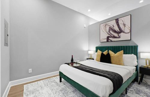 Skyline VIEWS, 5 mins to Downtown, Free Parking - Photo 3