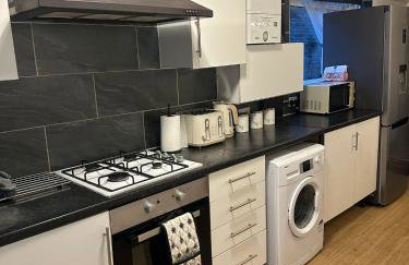 4BDR House By Homesy - Short Term Rental Cardiff - Ideal for Contractors - Foto 47