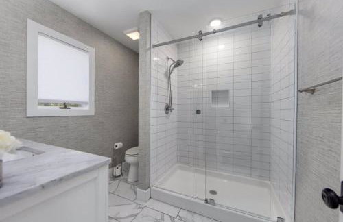 7 Min Walk to the Beach - Completely Renovated - Foto 14