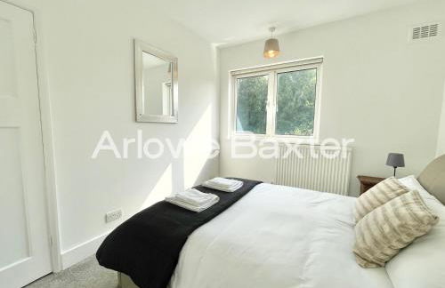 Stylish 3-Bedroom Garden Home, AC, Contractors and Families - Foto 11