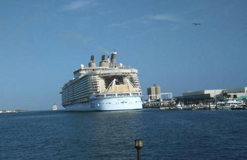 1 Beige Cozy Bungalow or 1 White Cozy Efficiency Cottage in Titusville - Foto 47