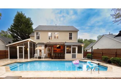 Tropical Oasis with Tiki Bar, Firepit, Seasonal Pool - Foto 3