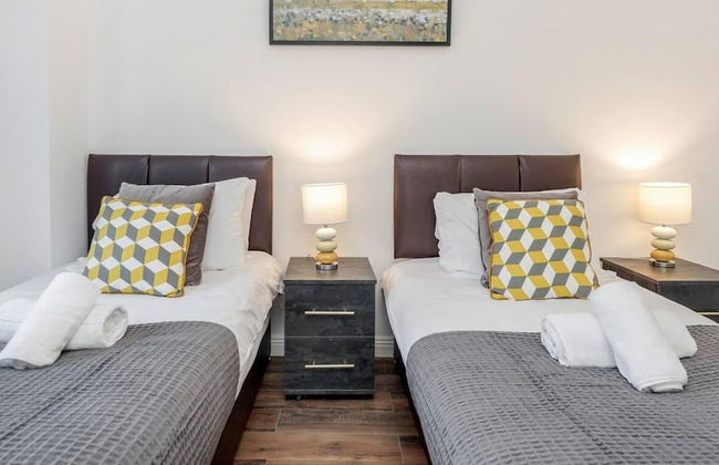 2 Bed Apartment Sleeps 5 - Wifi, Free Parking - Photo 5