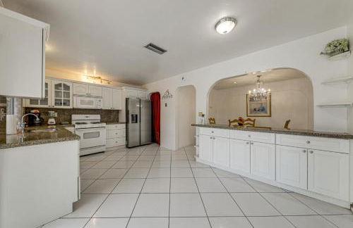 Canal-Front Gem with Pool 3 Mi to Hard Rock Stadium - Foto 11