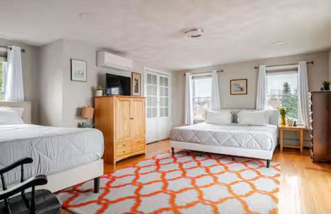 NEW! Family-Friendly Getaway -1 Mi to Dtwn Salem w Roof Deck & Tiki Bar - Foto 35