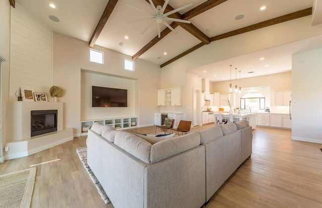 Vanderpump Rules Lake Havasu Luxury Villa w Pool - Photo 34