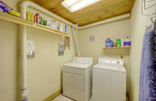 Smoky Mountain Vacation Rental with Large Deck! - Foto 29