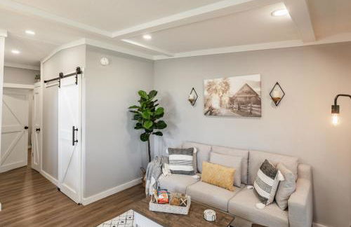 Cozy Villa Stay Gorgeous Views Unit C - Photo 7