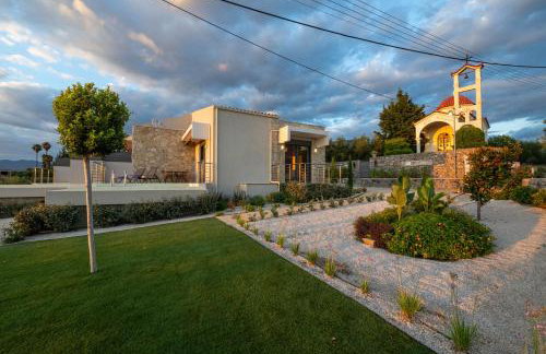 A V Luxury Apartments with Private Pools - Photo 32