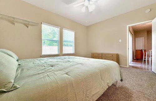 3BR Home in Home - Near Bush Airport & Houston - Foto 18