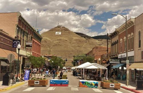 Riverfront condo with balcony, king bed STR#267 - Photo 39