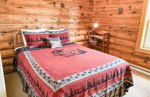 Secluded Log Cabin with Views & Hot Tub, Foosball, Wood Stove - Heavenly Homestead - Foto 31