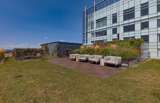 Bluebird Suites near MIT - Photo 59