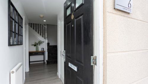 Lancers Close House - Photo 2