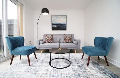 Modern and Cosy 3 Bed House Close to Cardiff City Centre perfect for Family Relocations, Contractors & Groups by Gurkha Stay with Free Parking and Wifi - Foto 1