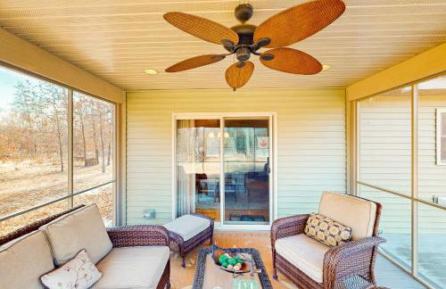 Pool and Beach Access! Lake Arrowhead Hideaway - Foto 3