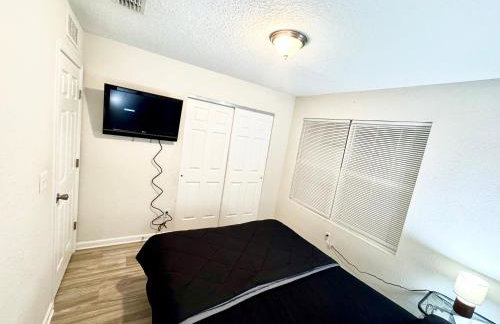 3 Bed Home 5 Mins to JAX Airport & Zoo - Foto 55