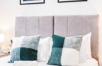 The Kingsmead Loft - Stylish 1BR Top Floor Apt with King or Twin Beds & Free Secure Underground Parking, Central High Wycombe HP13, Sleeps 3 - Foto 28