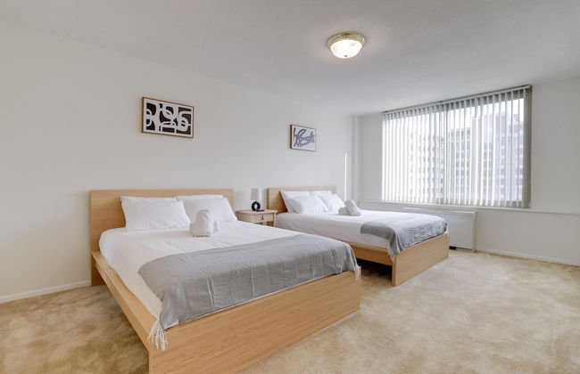 Stylish Comfort Condo in Crystal City - Photo 3