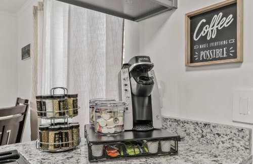 Day Dreamer minutes to Stadium with Fire pit and Parking - Foto 5