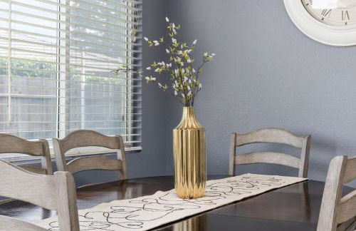 3 Bed 2 Bath Newly Furnished - Available Now - Photo 10