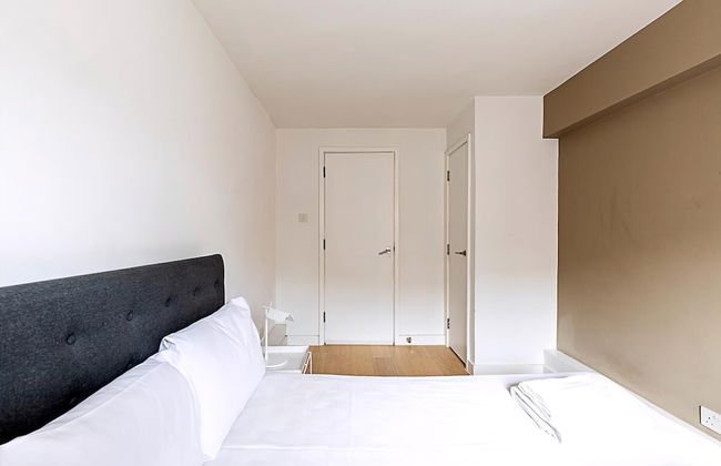 City Relay Sleek Apartment in Belgravia - Photo 16