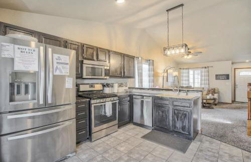 Hot Tub - Pet Friendly - 7 miles to Fort Carson - Foto 2