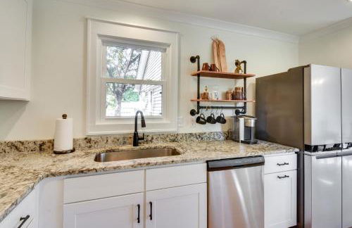 Tranquil Travelers Rest Home with Fire Pit! - Foto 10