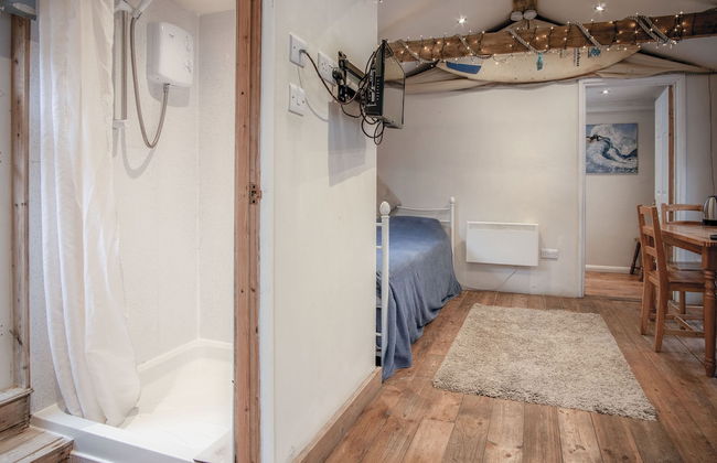 The Lodge - 1 Bedroom - Freshwest Beach Retreat - Photo 16