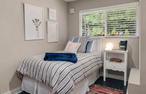 Spacious Main Street Retreat for families and large groups - Photo 14