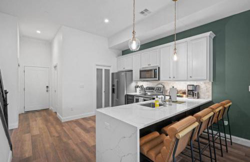 Stunning Penthouse Double King Suite on Butler Street with rooftop deck and free off street parking - Foto 12