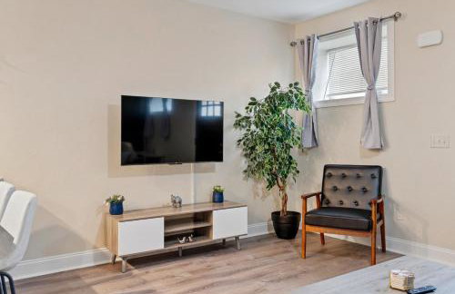 King Bed Suite With Free Parking, Step Free Access - Foto 9