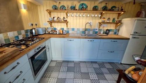 Truly Paradise Cottage - Foto 4, stove, pet friendly, toaster, minibar