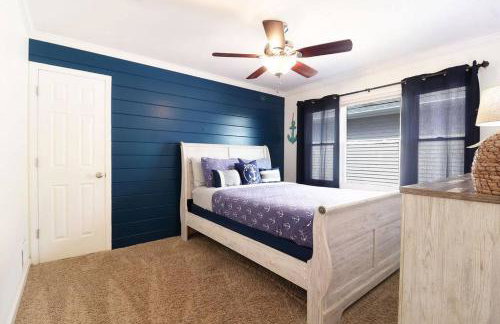 Chain O Lakes Nautical 4Bed 3Bath Waterfront with Bonus Room, Large Deck and Hot Tub - Foto 22