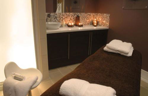 Skylark sleeps 8 private Hot Tub & Dogs welcome Nr Padstow, Resort Pool Bar & Watersports - Foto 28