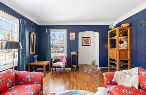 Bright & Cozy 2BR | Near Downtown, MSU & Hospitals - Foto 30