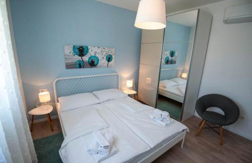 Villa Lumaka Sun - Amazing Home In Brodarica with 4 Bedrooms, Wifi, Outdoor Swimming Pool and Heated Swimming Pool - Photo 23