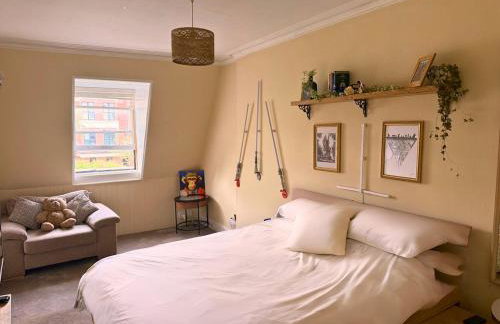 Stylish 2 bedroom West End flat - Photo 11