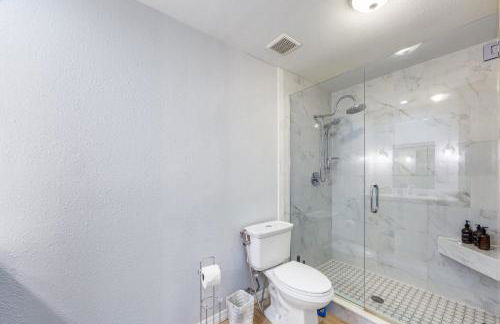 3BR Wesley Chapel Retreat with Private Pool - Pet-Friendly - Spacious Parking - Photo 17