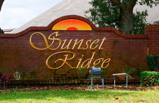 5/4 Pool Home Located in Sunset Ridge Community! - Foto 32