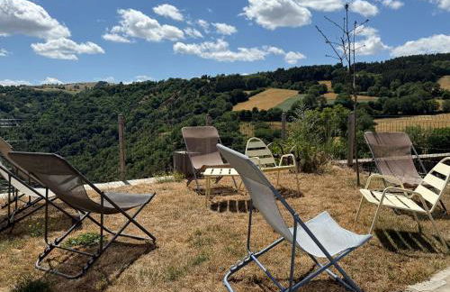 Gîte LE RABIOUZE - 4 épis, 15 pers, 22 couchages - Ancienne Bergerie rénovée, cachet d'origine conservé - Vue magnifique - Label Ecogîte - Foto 4