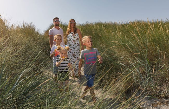 Restyled Villa With Dishwasher, Near the Beach - Photo 17
