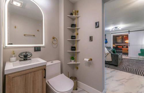 Pool Table, Arcade, Darts, 3 Car Garage, Sleeps 20 - Photo 48