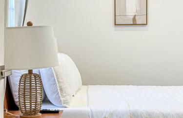 Modern 2-Bedroom Gem Close to Beverly Hills - DOH2 - Photo 11