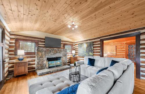 Unique Cabin With Hot Tub Close to Town - Foto 1