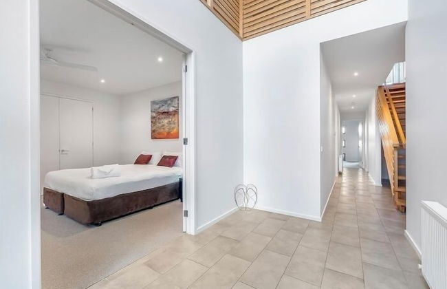 Gorgeous 5 Bedroom - Golf Course Views - Photo 23